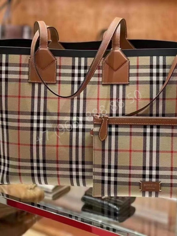 Сумка Burberry