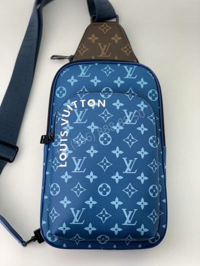 Сумка-слинг Louis Vuitton