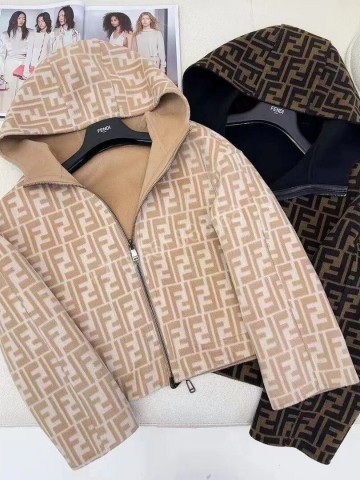 Пальто Fendi