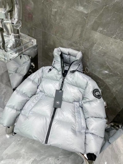 Пуховик Canada Goose