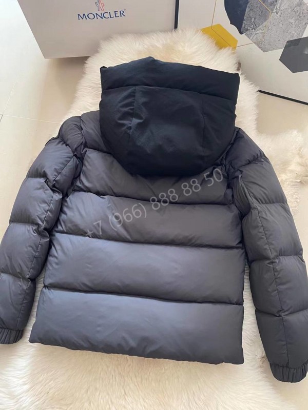 Пуховик Moncler