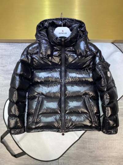 Пуховик Moncler