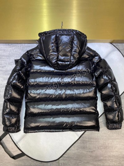 Пуховик Moncler