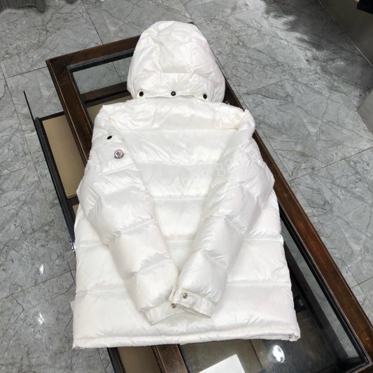 Пуховик Moncler