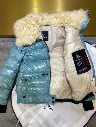 Пуховик Moncler