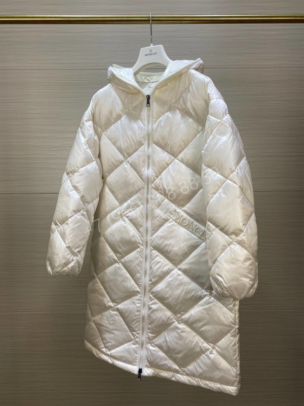 Пуховик Moncler