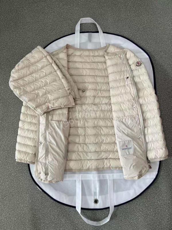 Пуховик Moncler