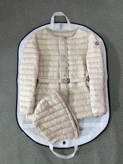 Пуховик Moncler