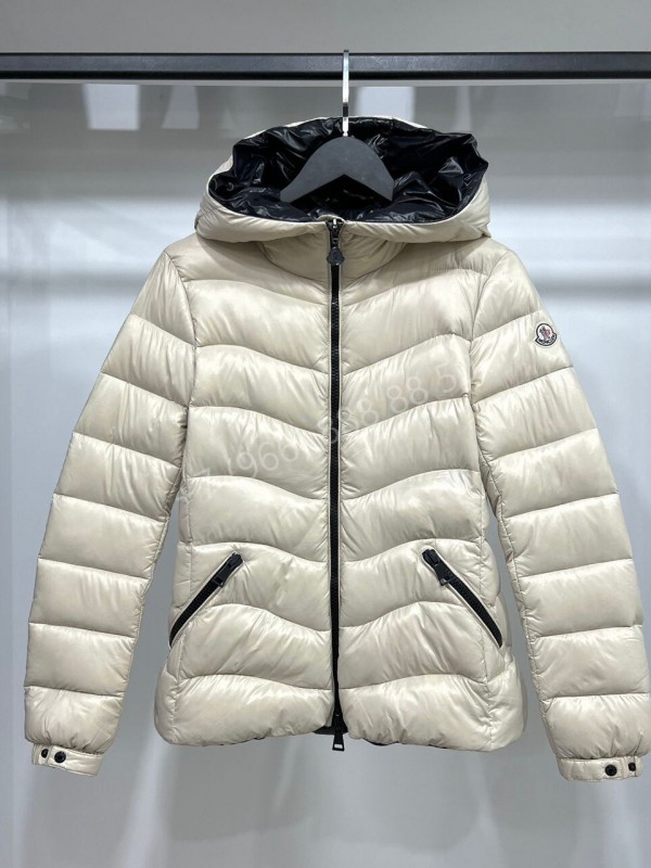 Пуховик Moncler