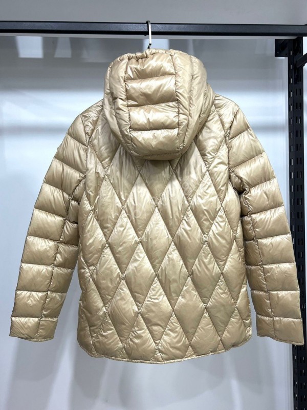 Пуховик Moncler