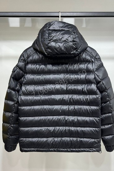 Пуховик Moncler