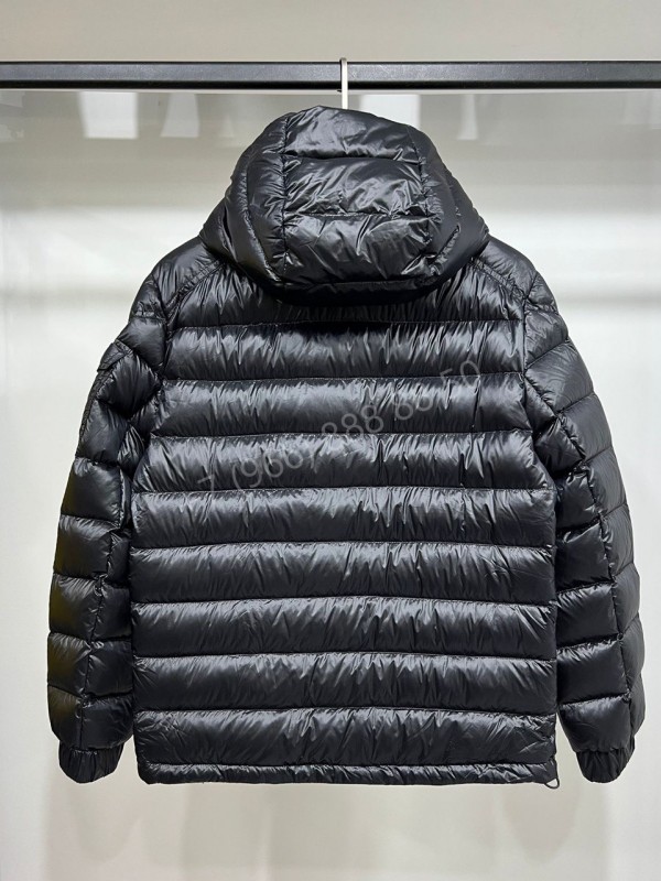 Пуховик Moncler