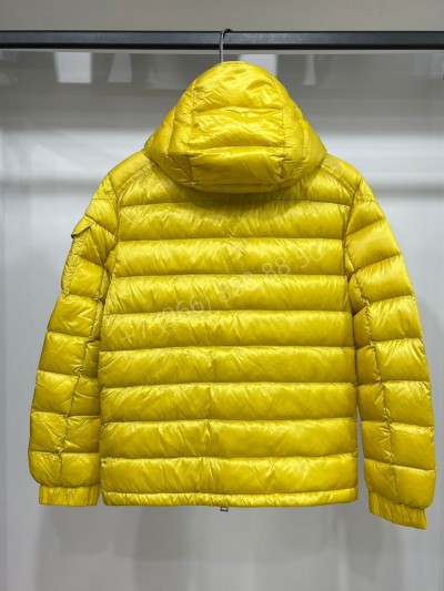 Пуховик Moncler