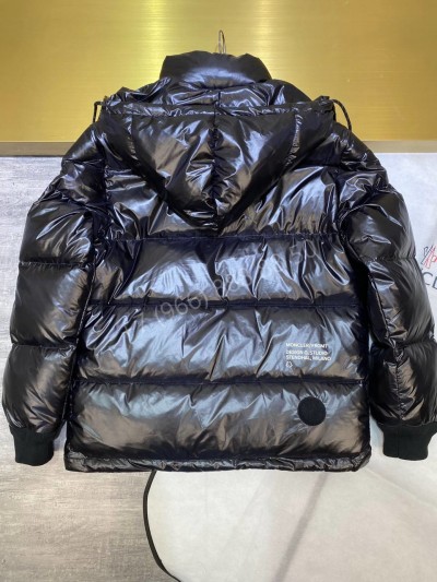 Пуховик Moncler