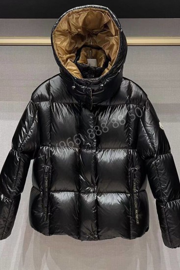 Пуховик Moncler