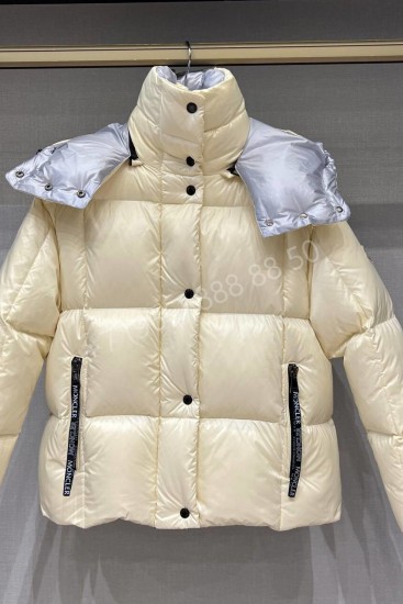 Пуховик Moncler