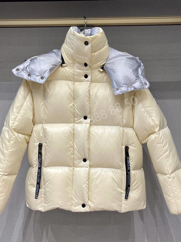 Пуховик Moncler