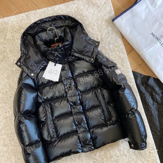 Пуховик Moncler