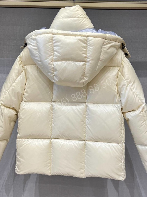 Пуховик Moncler