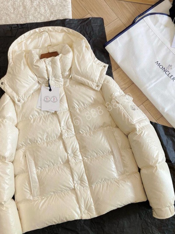 Пуховик Moncler