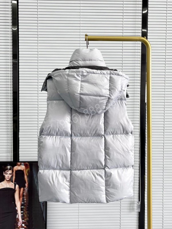 Жилет Moncler