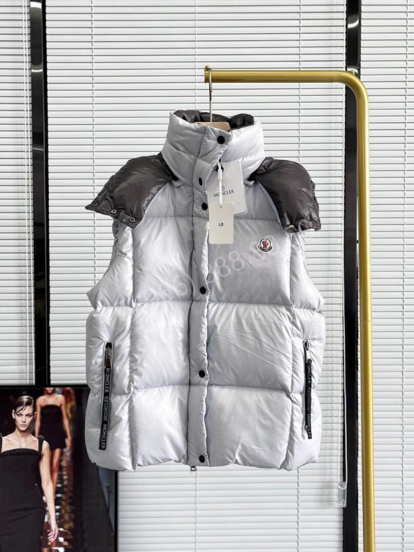 Жилет Moncler