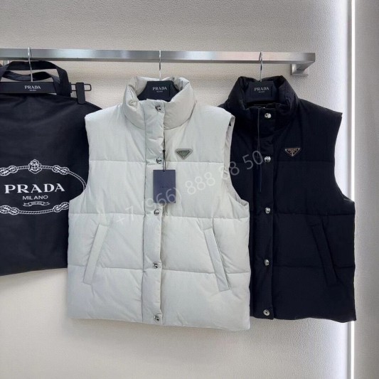 Жилет Prada