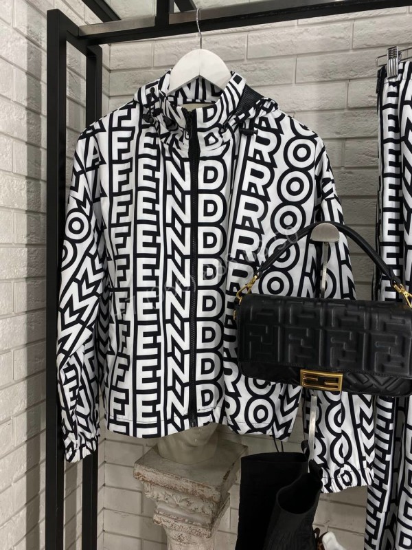 Костюм Fendi