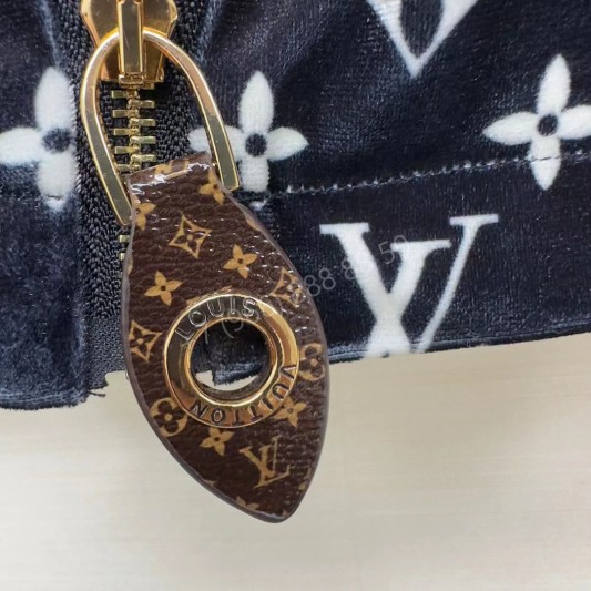 Костюм Louis Vuitton