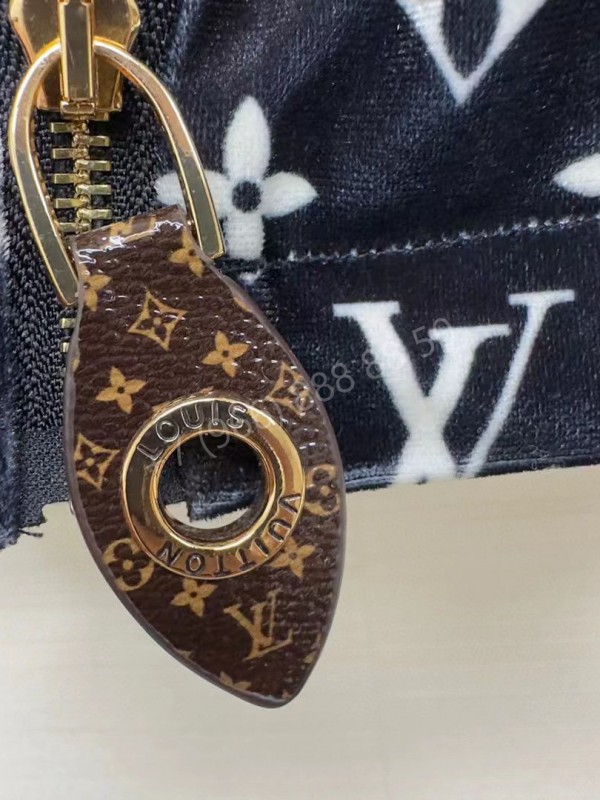 Костюм Louis Vuitton