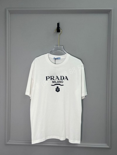 Футболка Prada