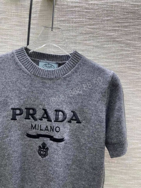 Футболка Prada