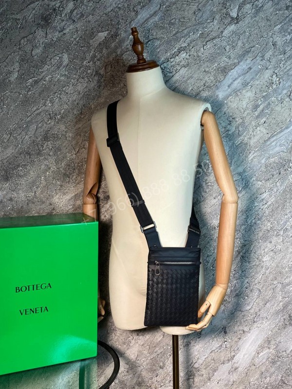 Сумка-мессенджер Bottega Veneta