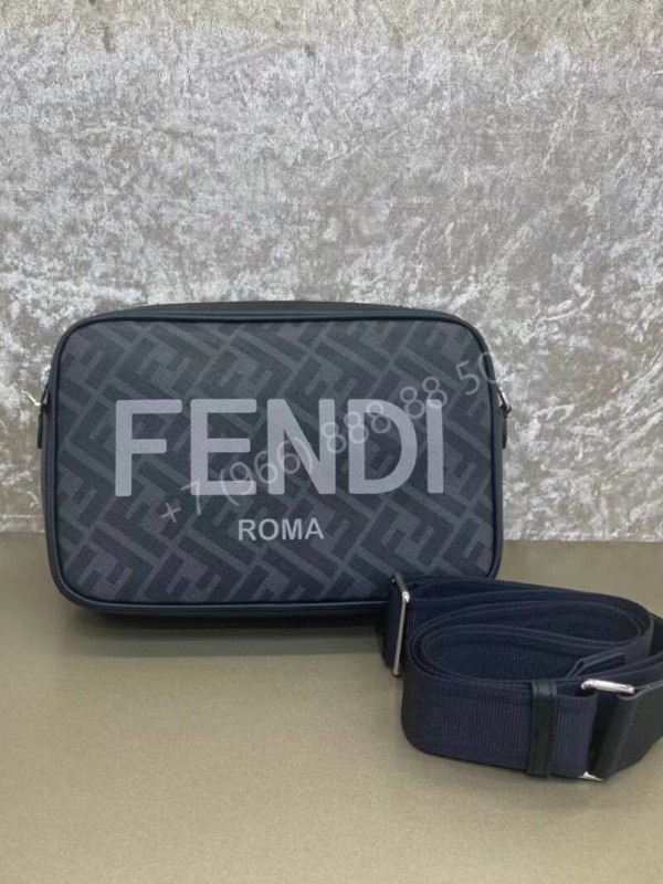 Сумка-мессенджер Fendi