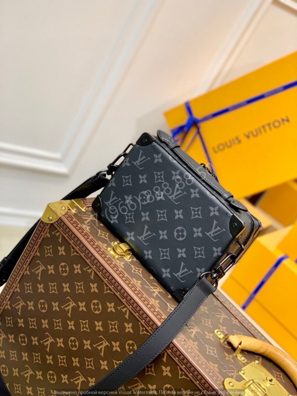 Сумка-мессенджер Louis Vuitton