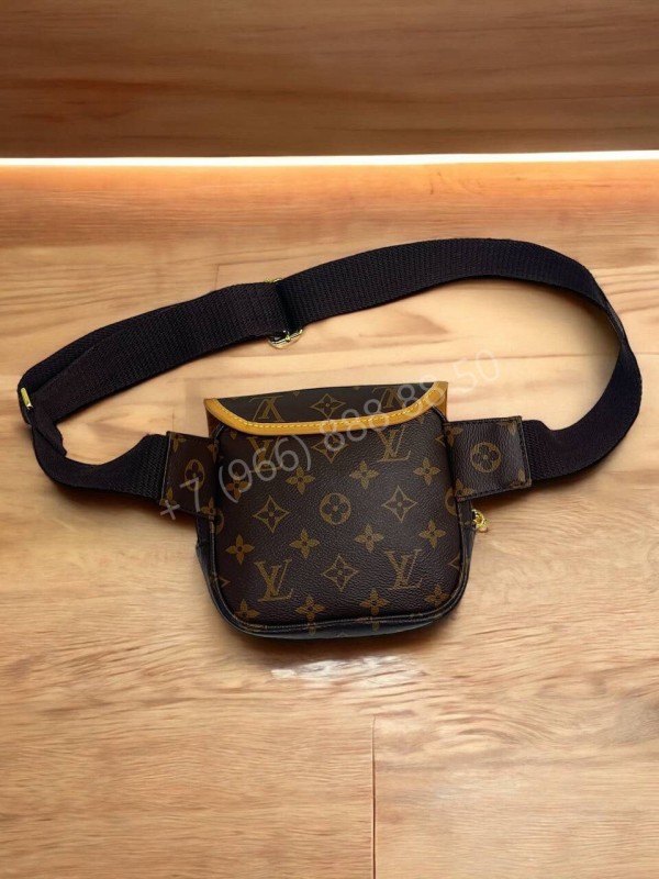 Сумка-мессенджер Louis Vuitton