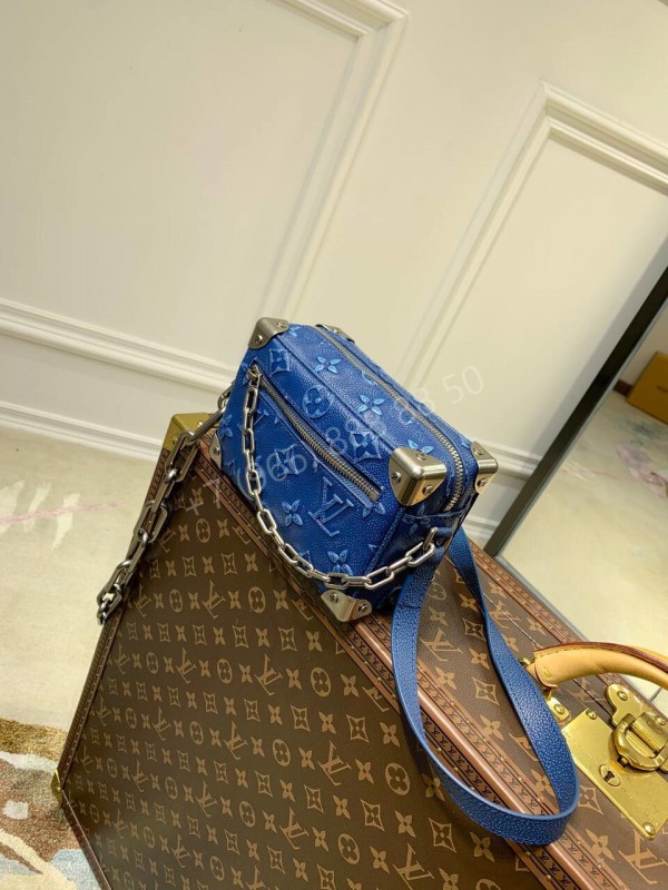 Сумка-мессенджер Louis Vuitton