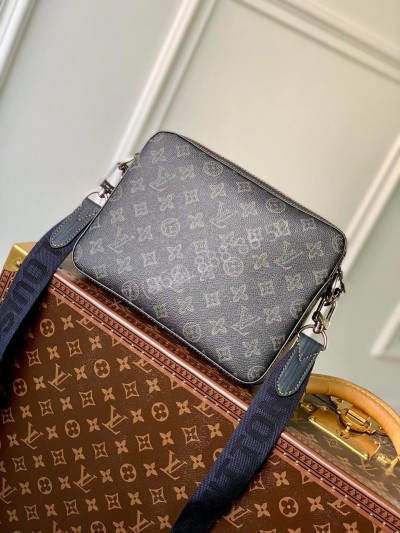 Сумка-мессенджер Louis Vuitton