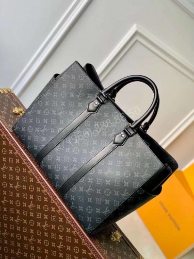 Сумка-мессенджер Louis Vuitton