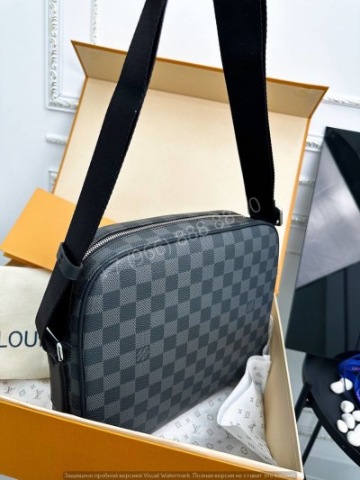 Сумка-мессенджер Louis Vuitton