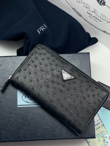 Кошелек Prada из кожи страуса