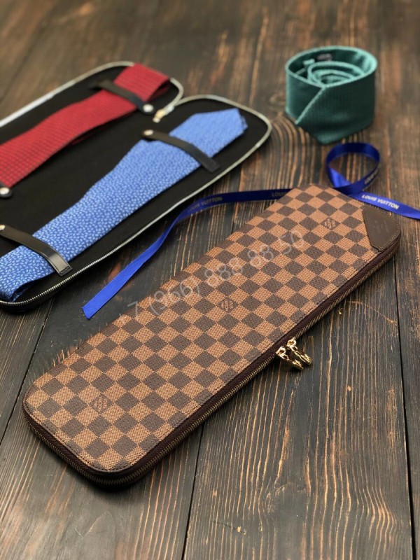 Дорожный чехол Louis Vuitton