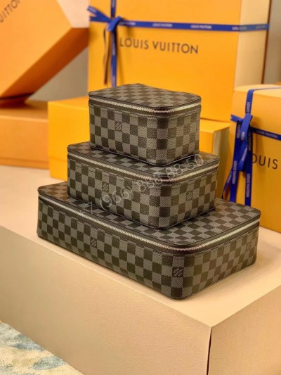 Несессер Louis Vuitton большой