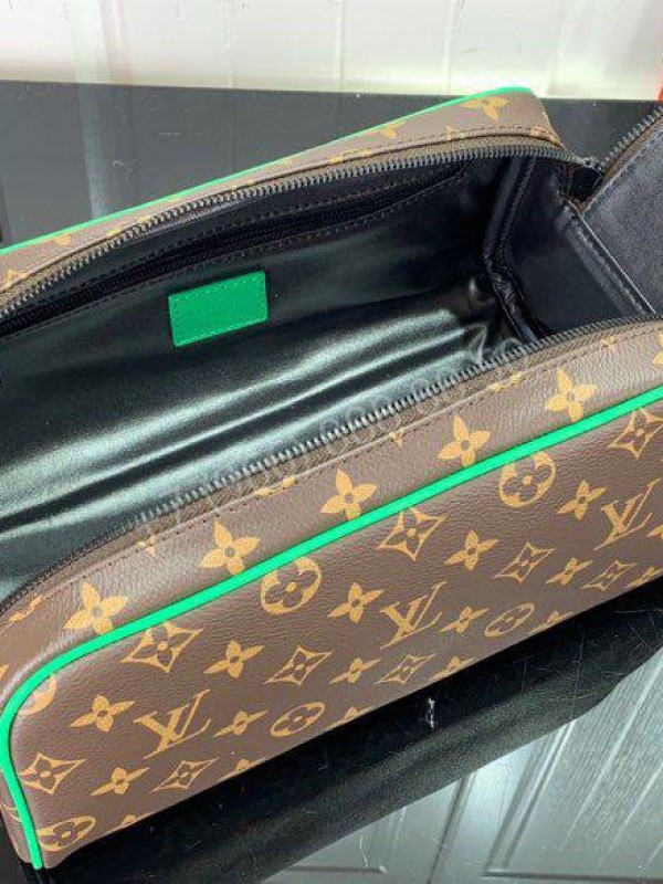 Несессер Louis Vuitton