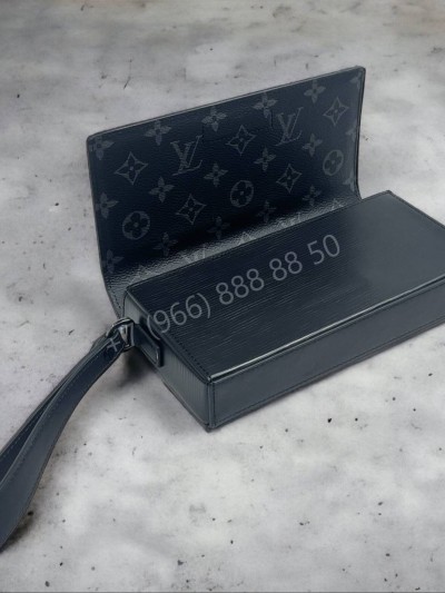 Клатч Louis Vuitton