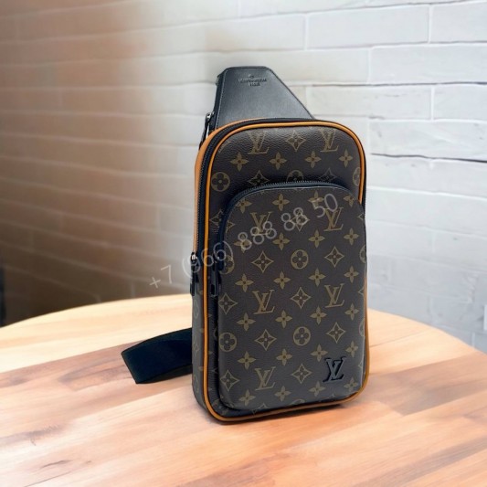 Сумка-слинг Louis Vuitton