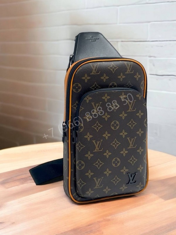 Сумка-слинг Louis Vuitton