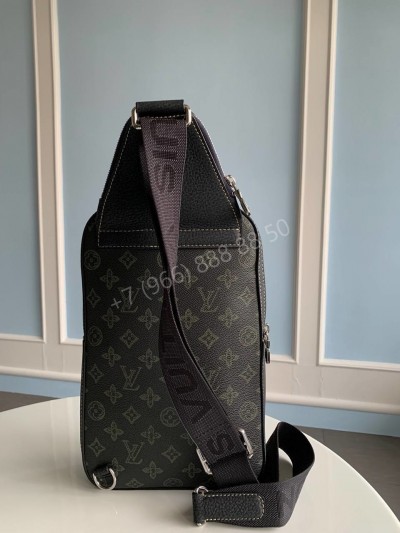 Сумка-слинг Louis Vuitton