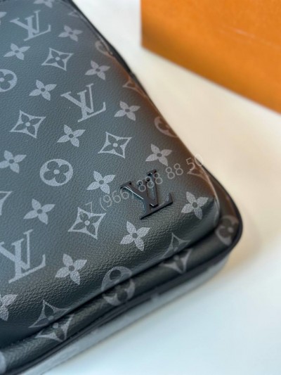 Сумка-слинг Louis Vuitton