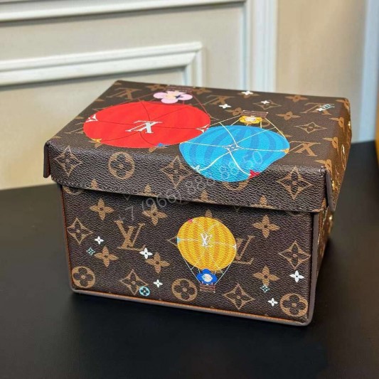 Коробка Louis Vuitton